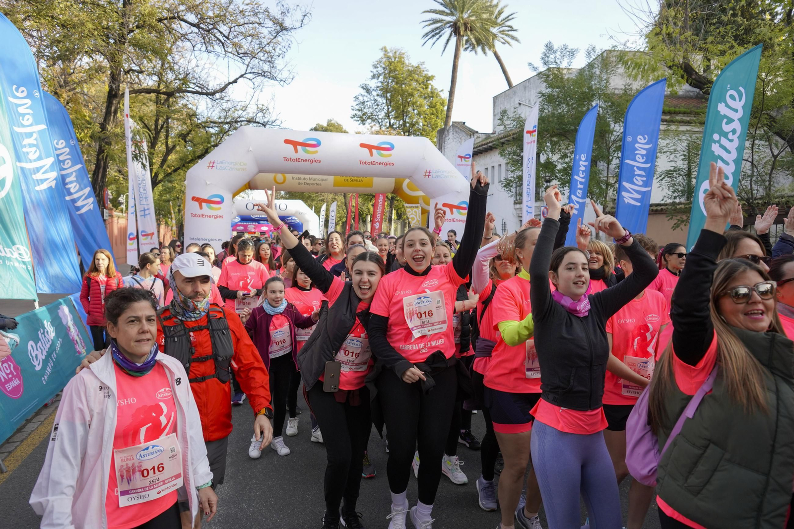 Búscate en las fotos de la Carrera de la Mujer de Sevilla