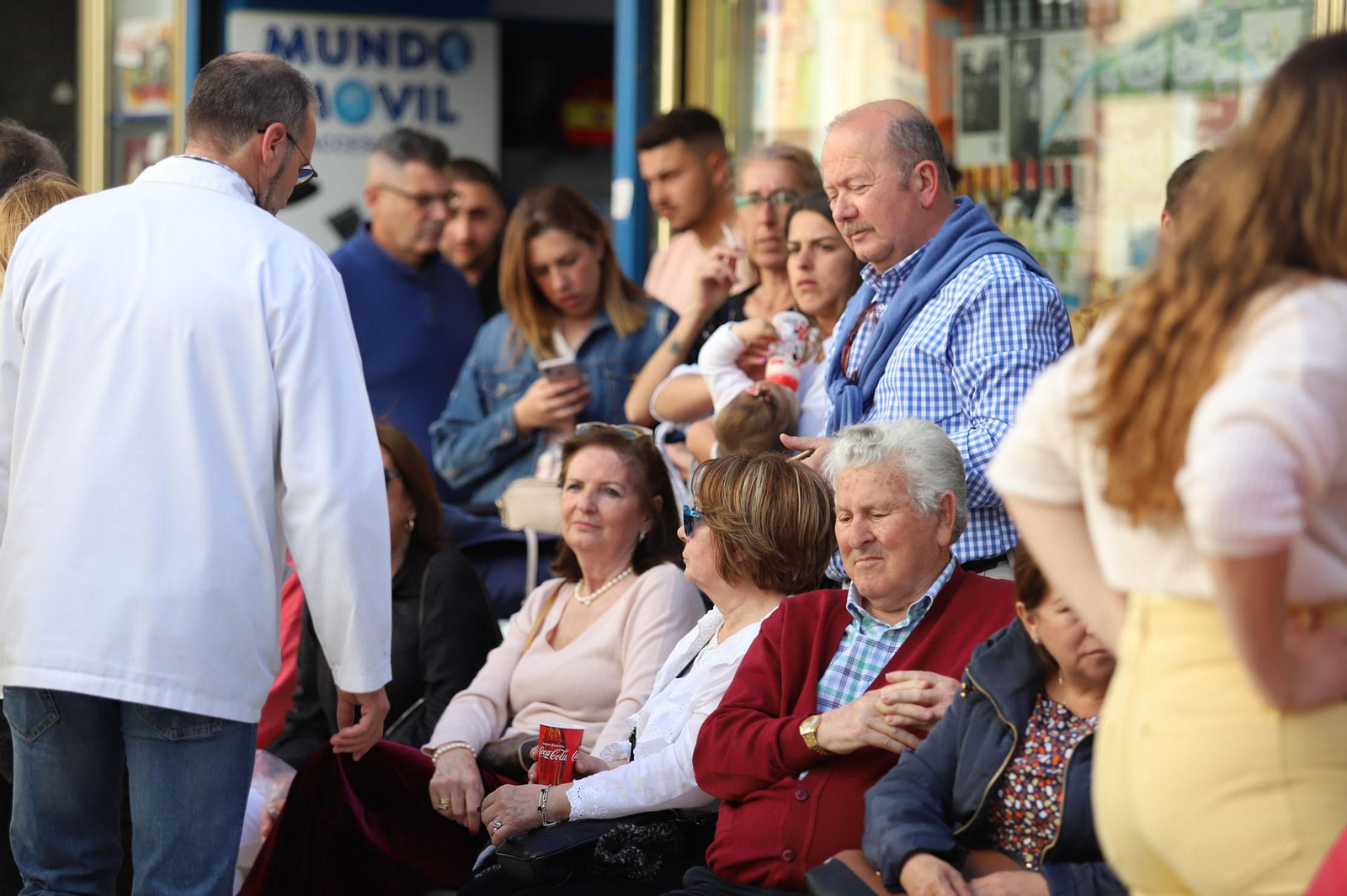 Ambiente  para recibir a la Legión en las calles de Huelva