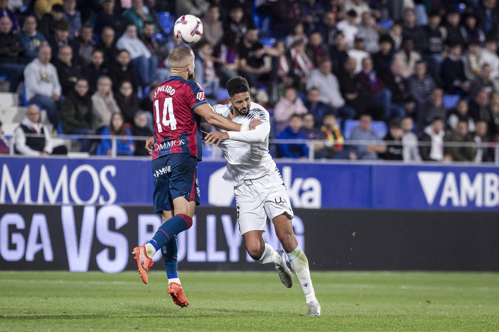 Las imágenes del partido entre el Huesca y el Cádiz C.F