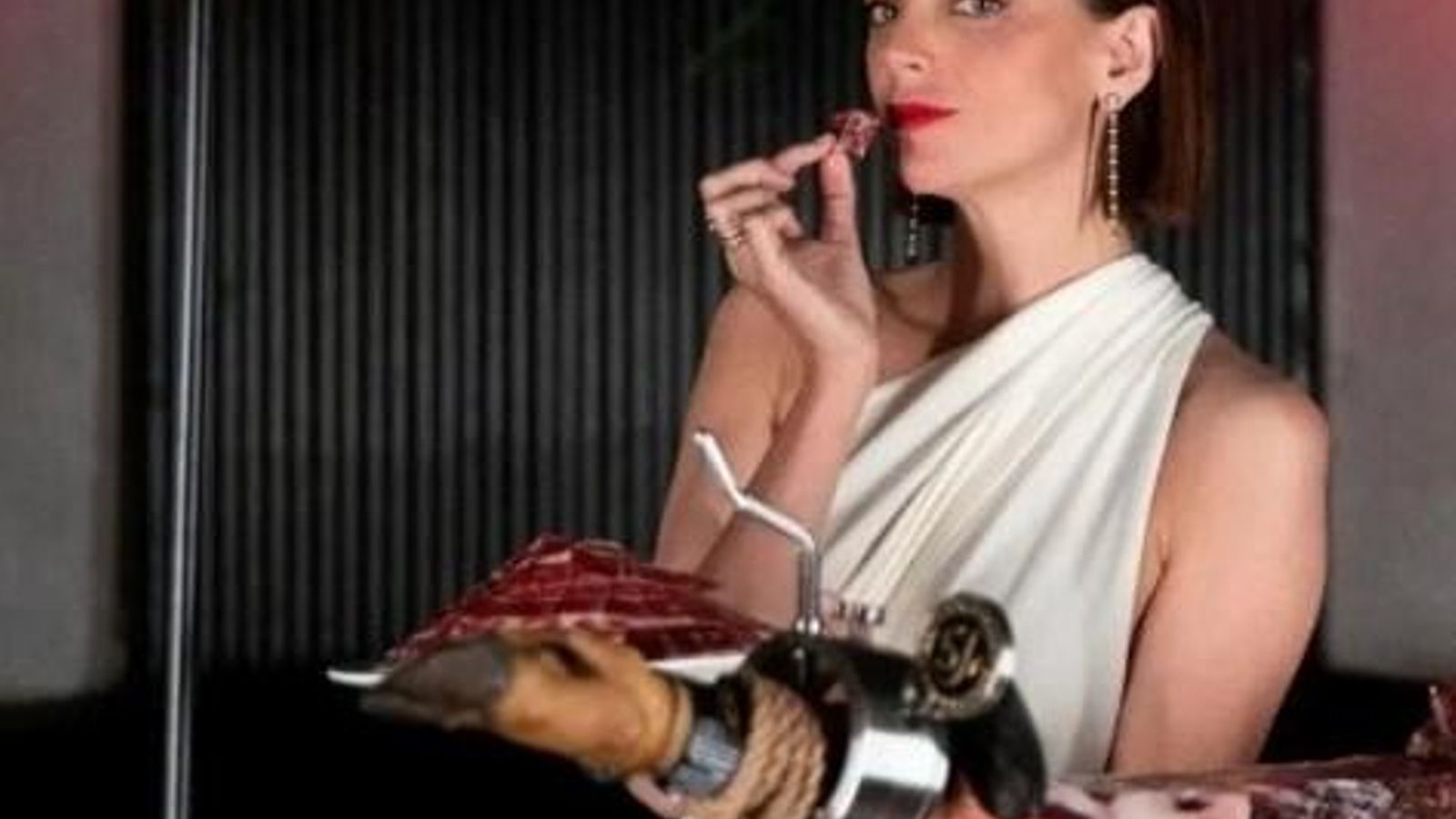 La actriz Macarena Gómez dio buena cuenta de una de sus pasiones, el jamón ibérico de bellota