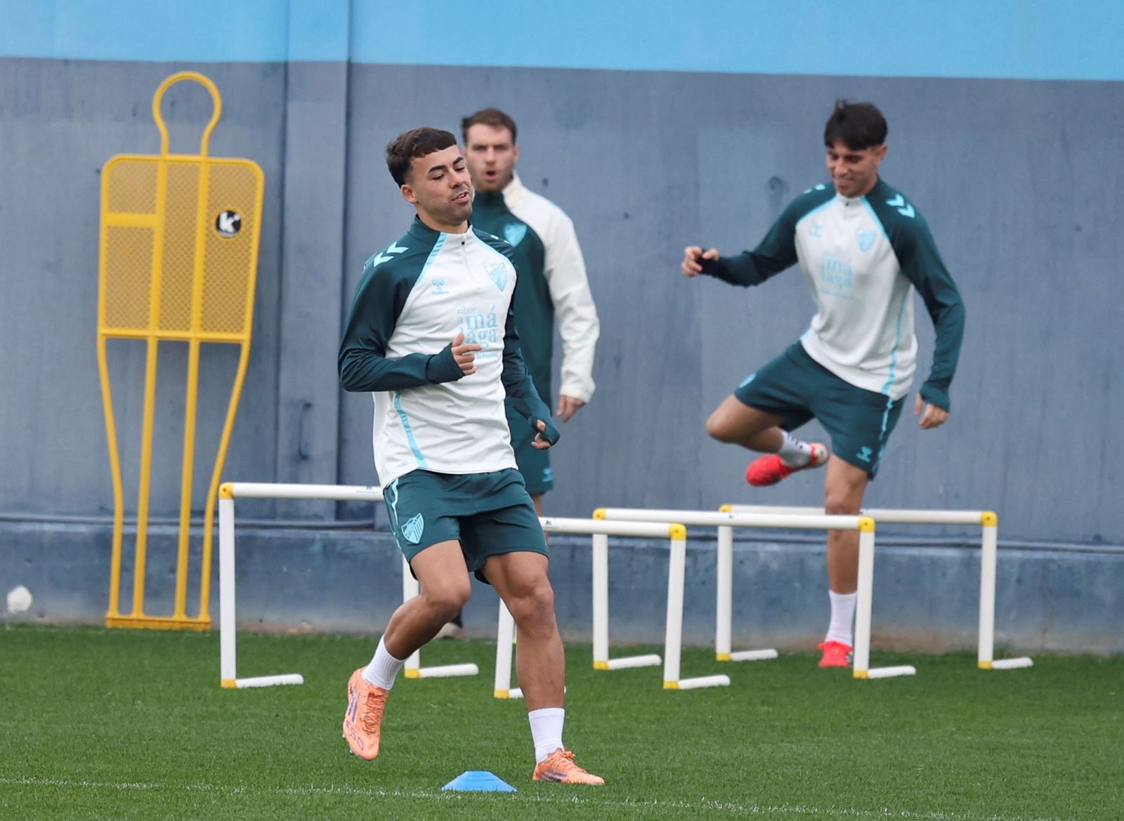 El Málaga CF vuelve al tajo sin Lobete en una semana eterna