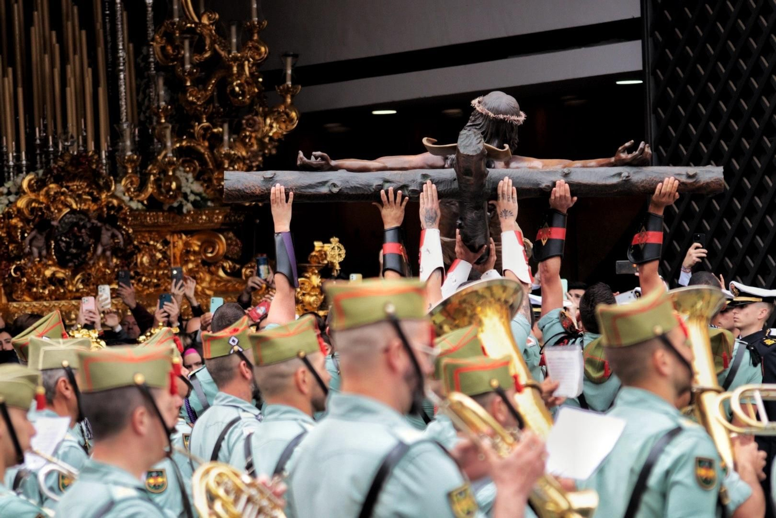 Las fotos de la Legión en el traslado del Cristo de Mena en Málaga este Jueves Santo Las fotos de la Legión en el traslado del Cristo de Mena en Málaga este Jueves Santo