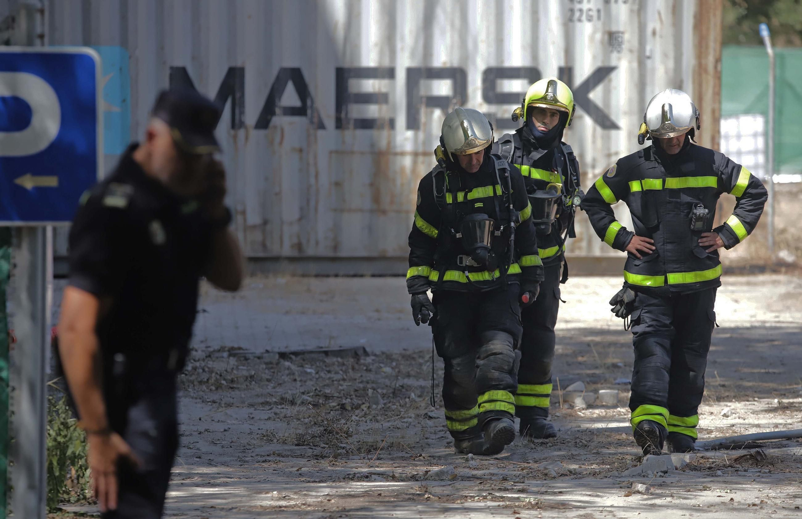 Fotos del escape de gas natural provocado por la rotura de una tubería en las obras anexas al hotel AC en Algeciras