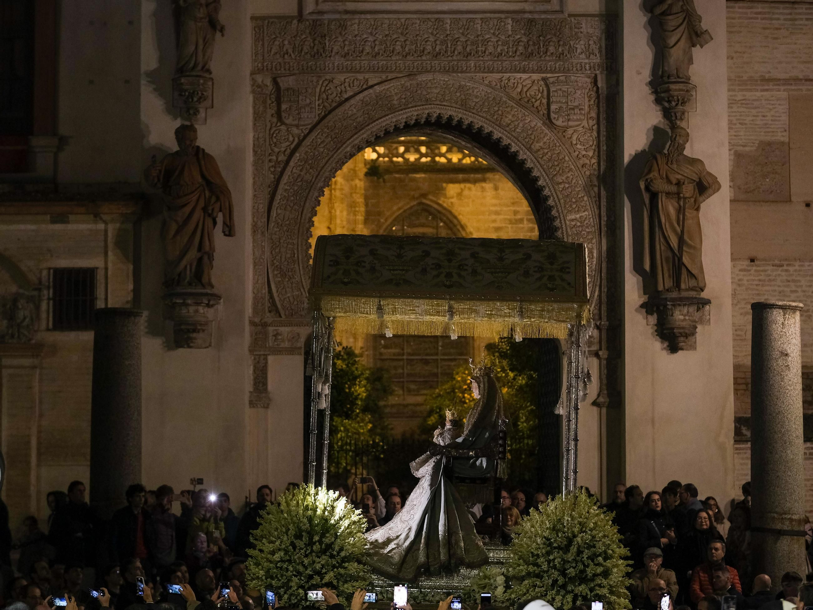 Imágenes del regreso de la Virgen de los Reyes