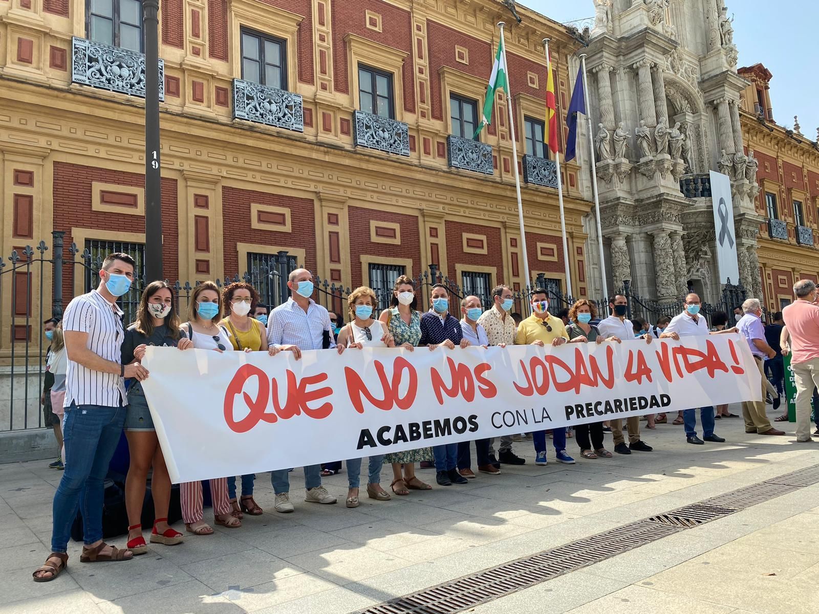 Un momento de la concentración ante el palacio de San Telmo.