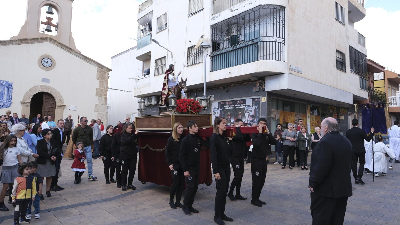 Traslado de La Borriquita a la capilla de la guardería el pasado 19 de marzo tras su bendición.