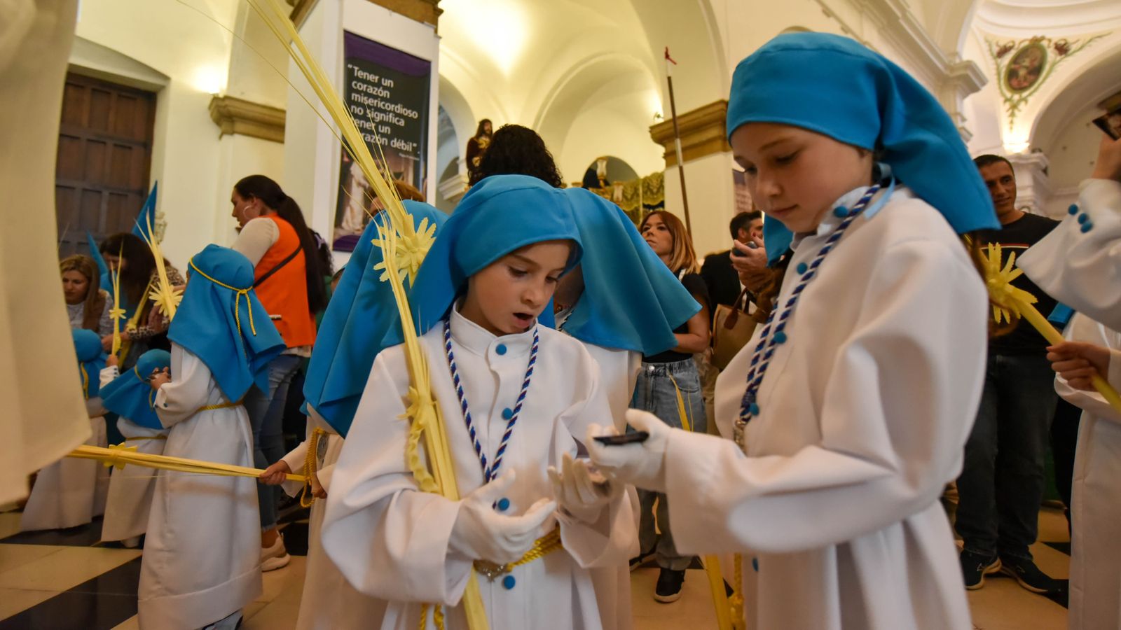 Fotos del Domingo de Ramos en Los Barrios: Borriquita y María Santisima de la Estrella