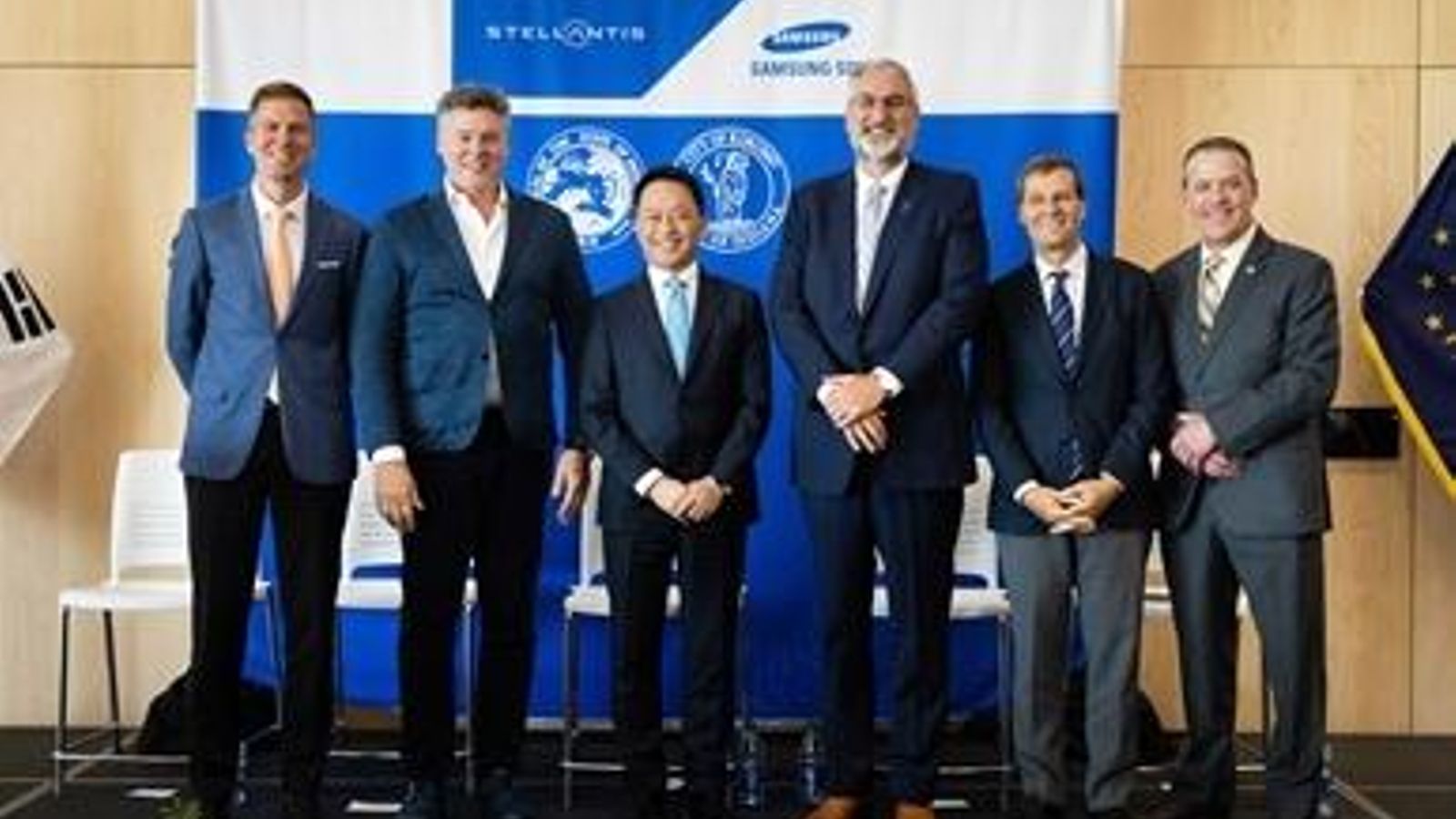 La firma del acuerdo se ha realizado con la participación de las autoridades locales. La nueva planta creará 1.400 puestos de trabajo en Kokomo y sus alrededores.