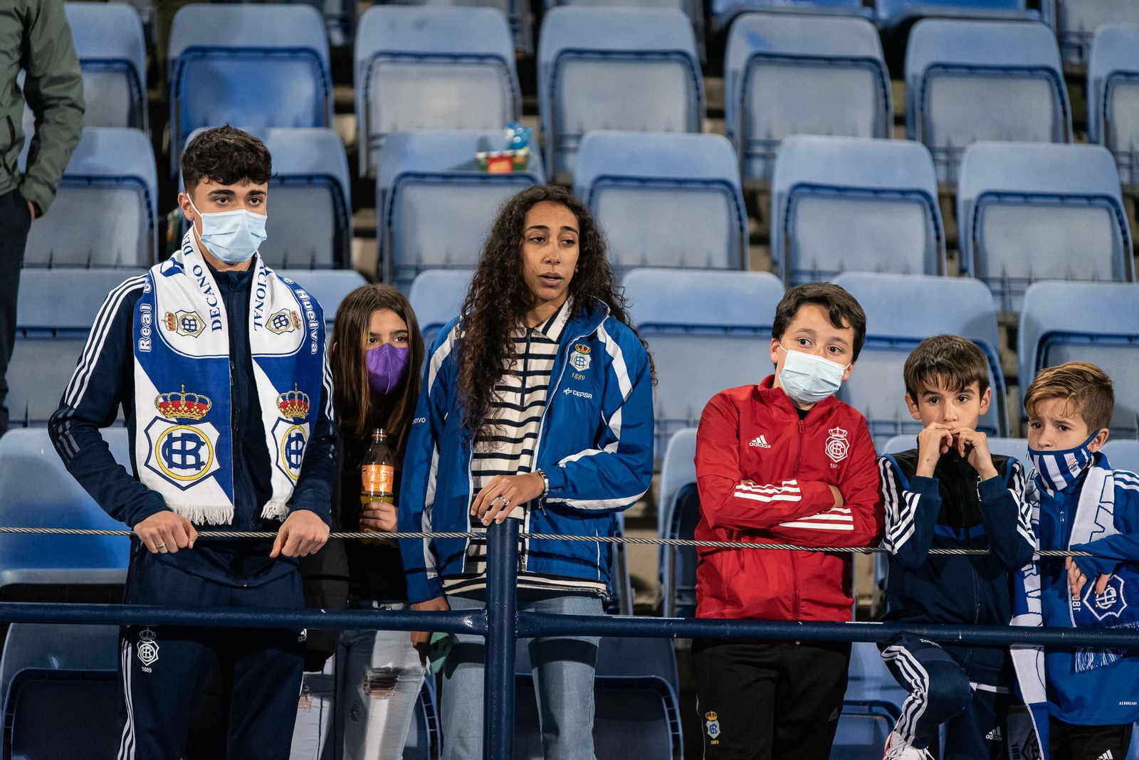 Imágenes del ambiente en las gradas del Recre - Conil