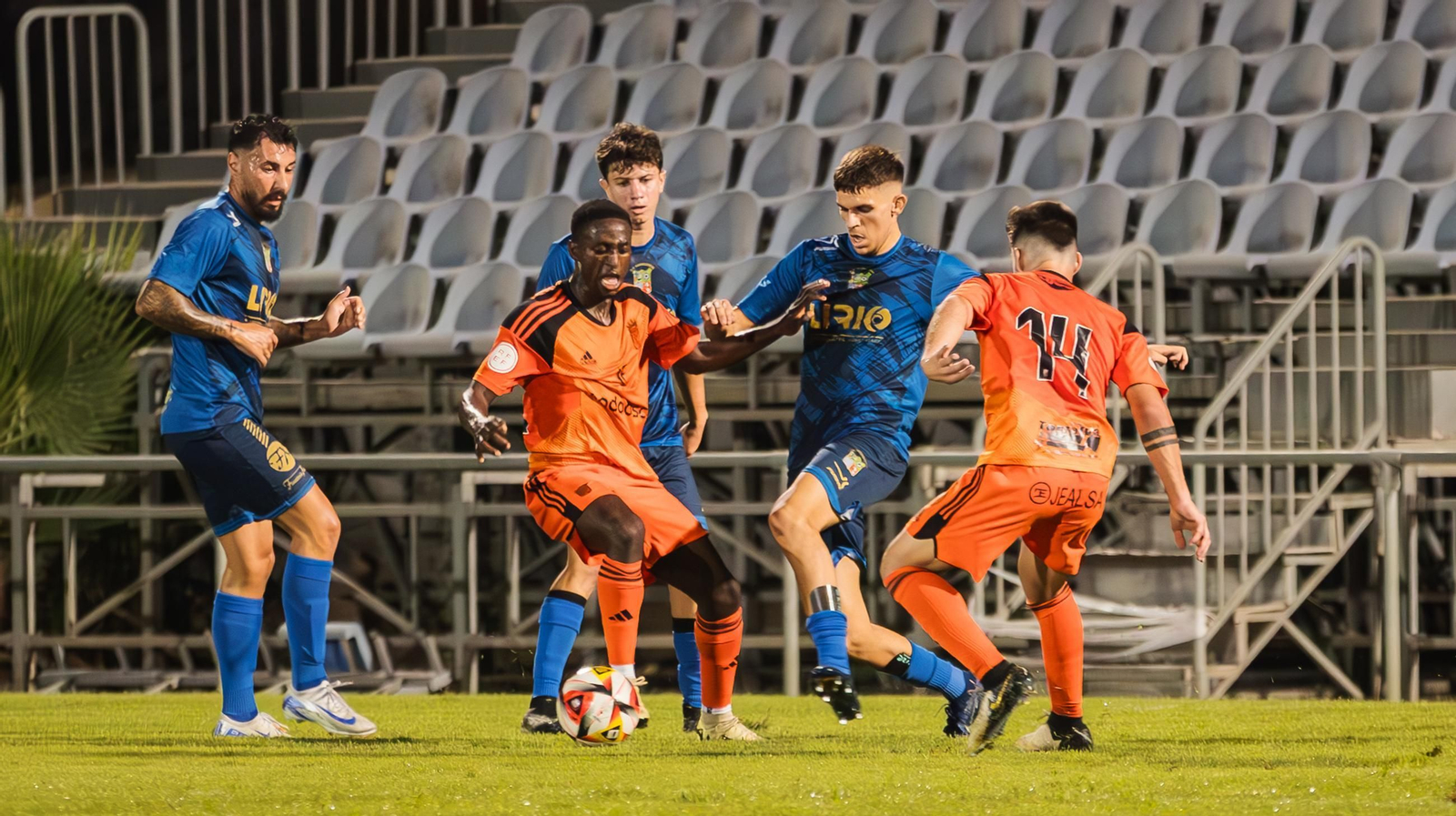 Las imágenes del triunfo del Xerez CD en el Trofeo Antonio Moure