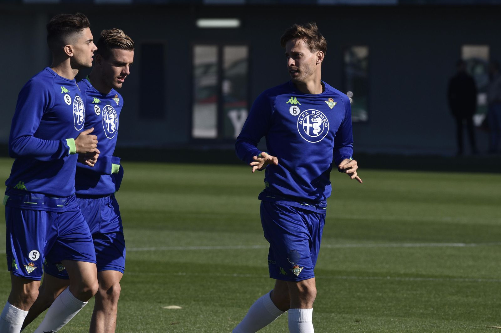Bartra, Lo Celso y Canales, en un entrenamiento.