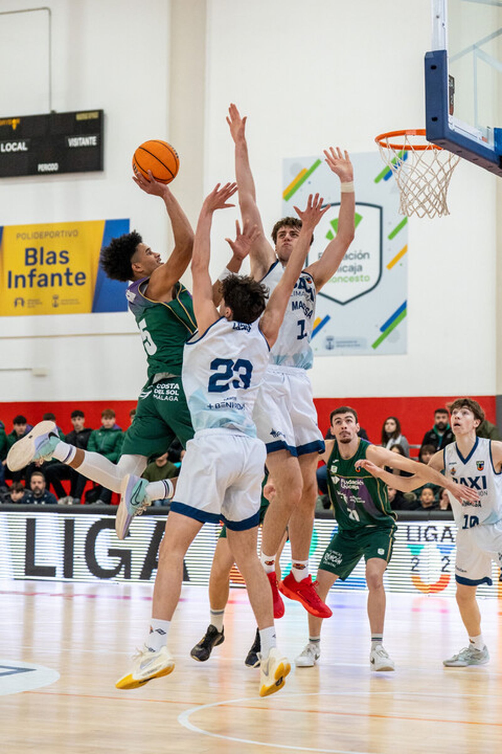 Liga U22: Carácter y remontada del Unicaja ante el BAXI Manresa (88-85)