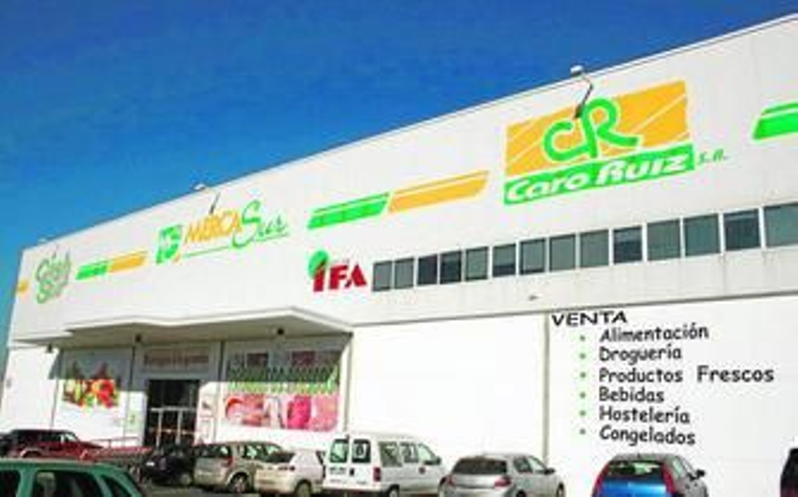 La fachada del edificio es visible desde la misma salida de la autopista, por lo que no hay posibilidad de perderse en laberintos de tráfico. Dentro, 3.000 m2 de sala, con 6.000 referencias de venta le esperan.