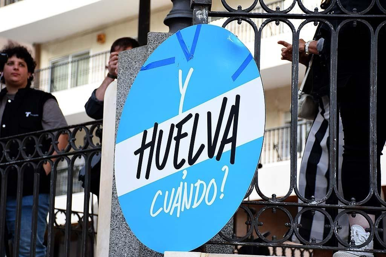 Imágenes de la concentración por las infraestructuras para Huelva