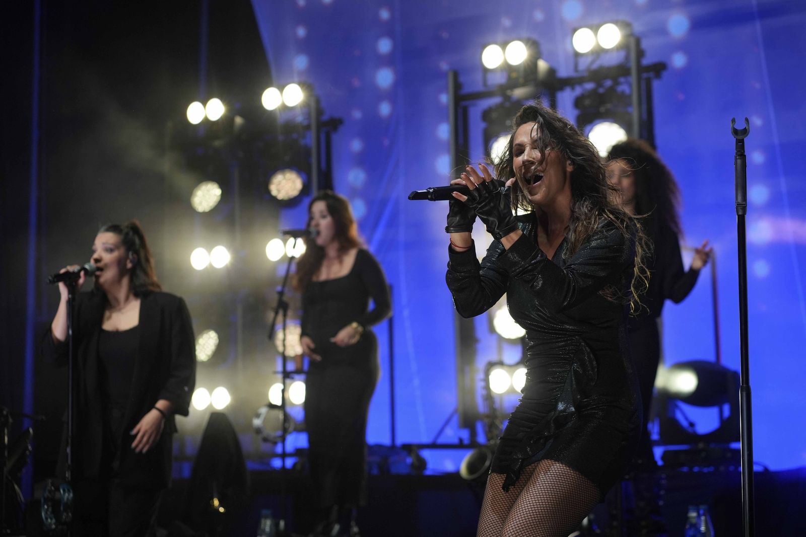 Las fotos del concierto de Malú bajo la lluvia en Córdoba