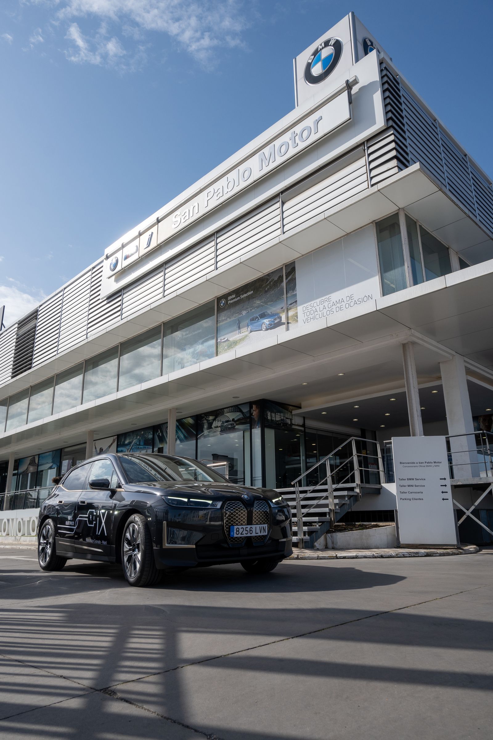 Los asistentes han podido ponerse a los mandos de los nuevos eléctricos de la familia BMW.