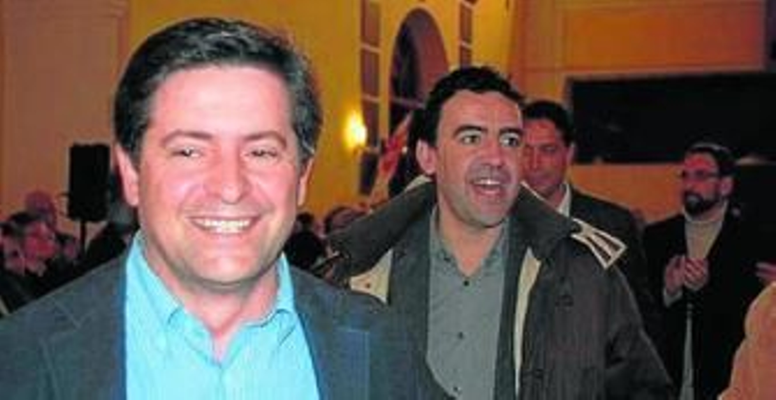 Juan Serrato, izquierda, junto a Mario Jiménez, en el acto olontense.
