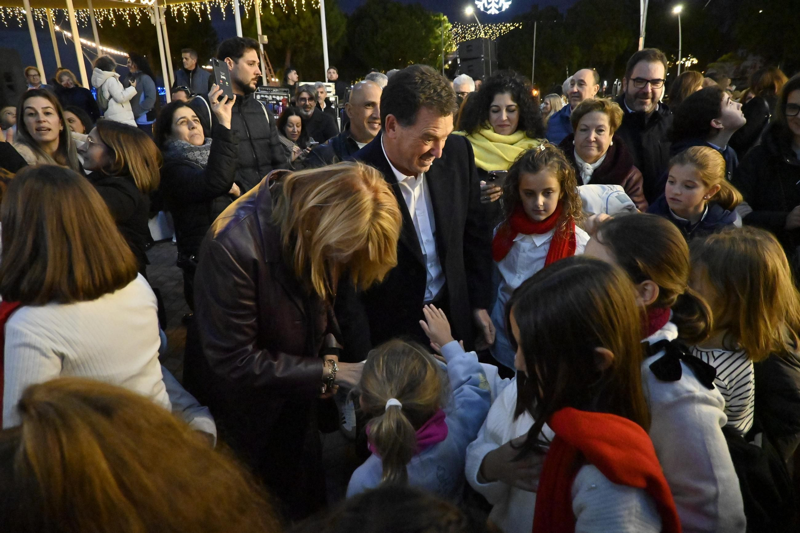 Inauguración de la iluminación navideña en el Paseo de la Ría del Puerto de Huelva 2025