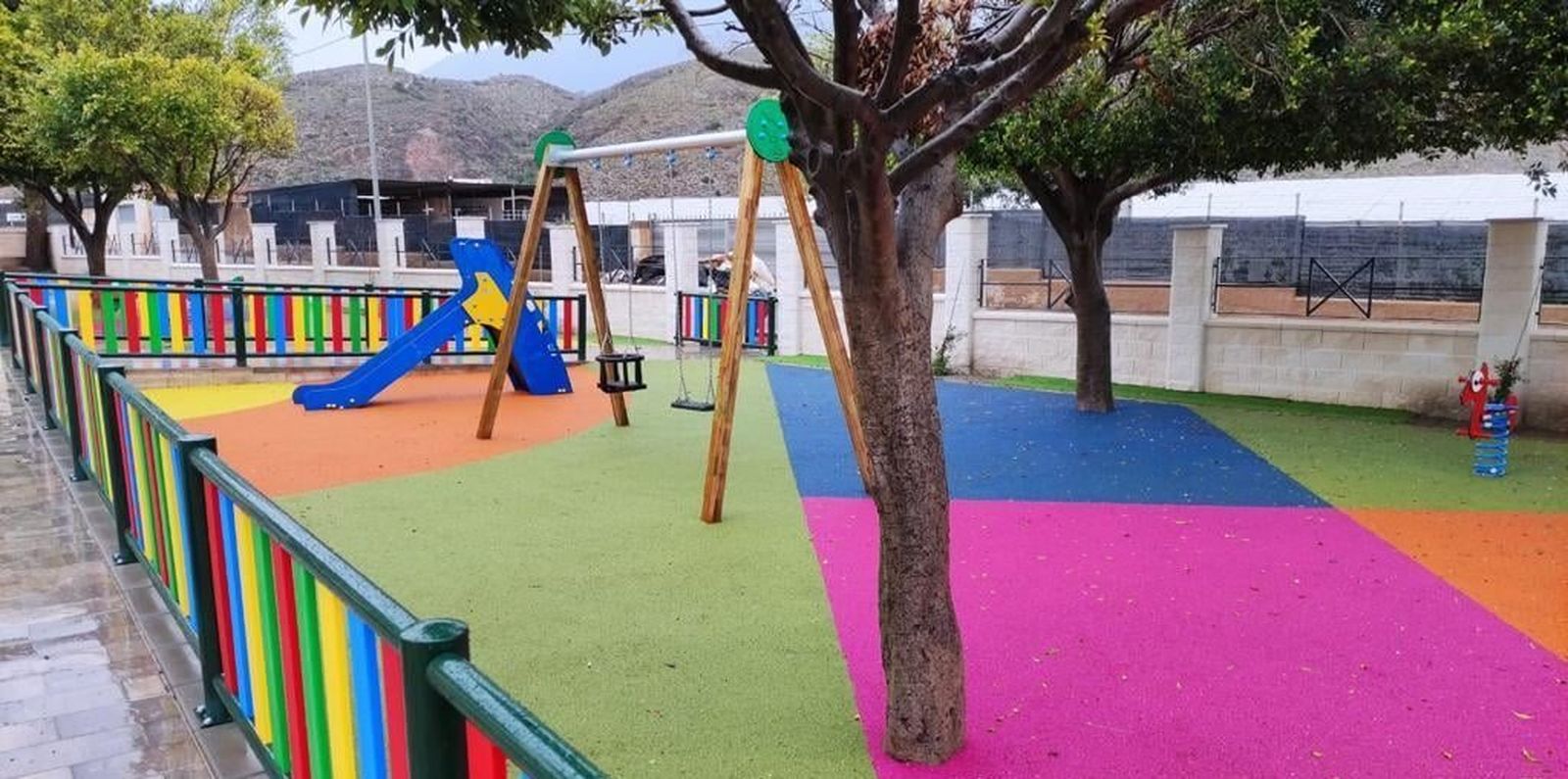 La plaza de la Iglesia en Pampanico, más segura y moderna