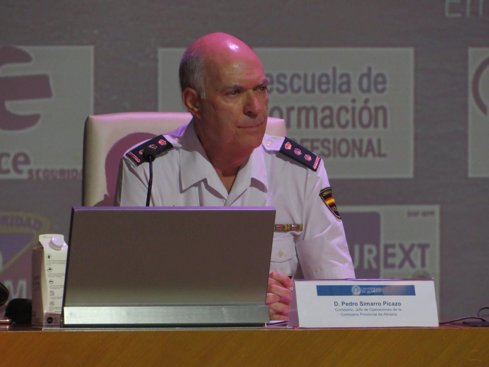 Policía y Guardia Civil premian a la seguridad privada en la UAL.