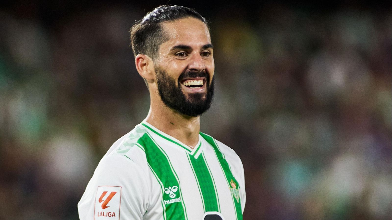 Isco sonriendo en un partido con el Betis la pasada campaña