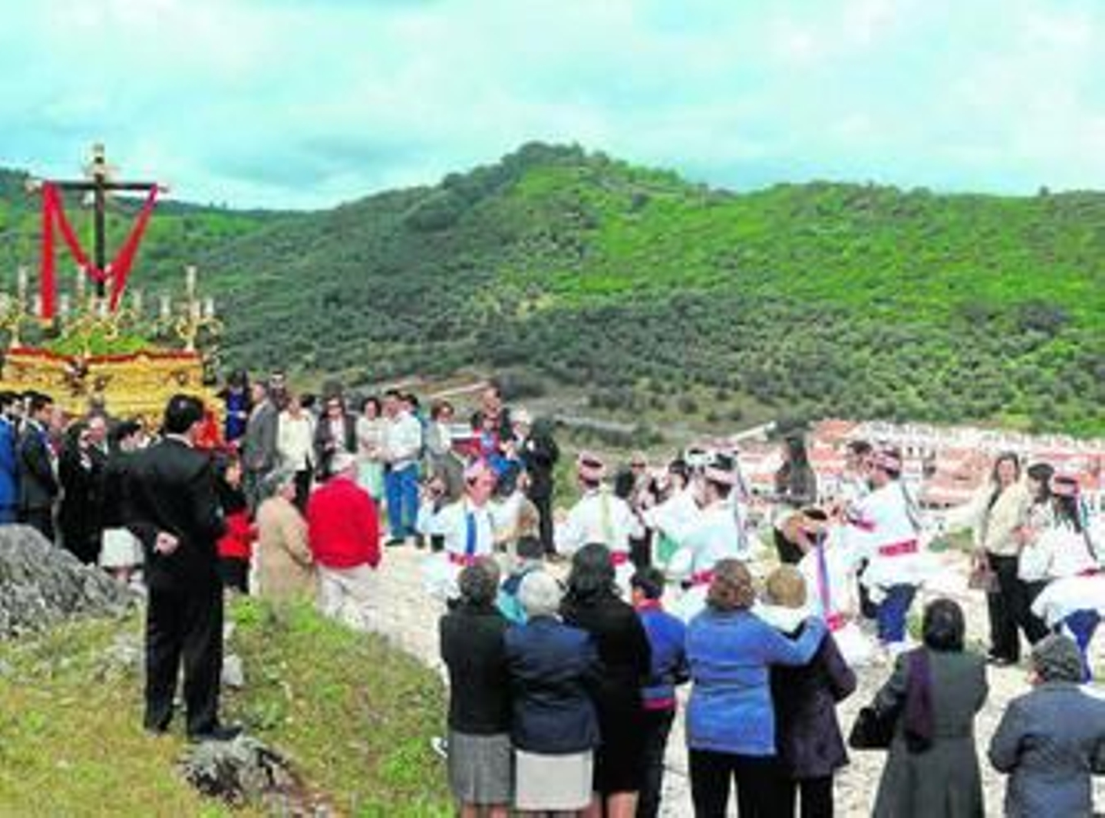 Un instante de la procesión de la Vera Cruz, ayer en Aracena.