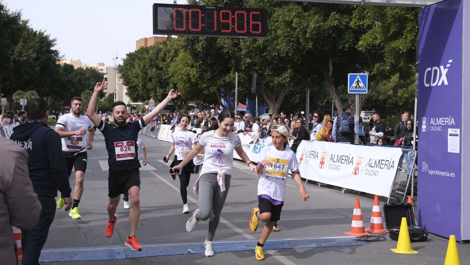 Imágenes de la Carrera de la Mujer 2023 en Almería