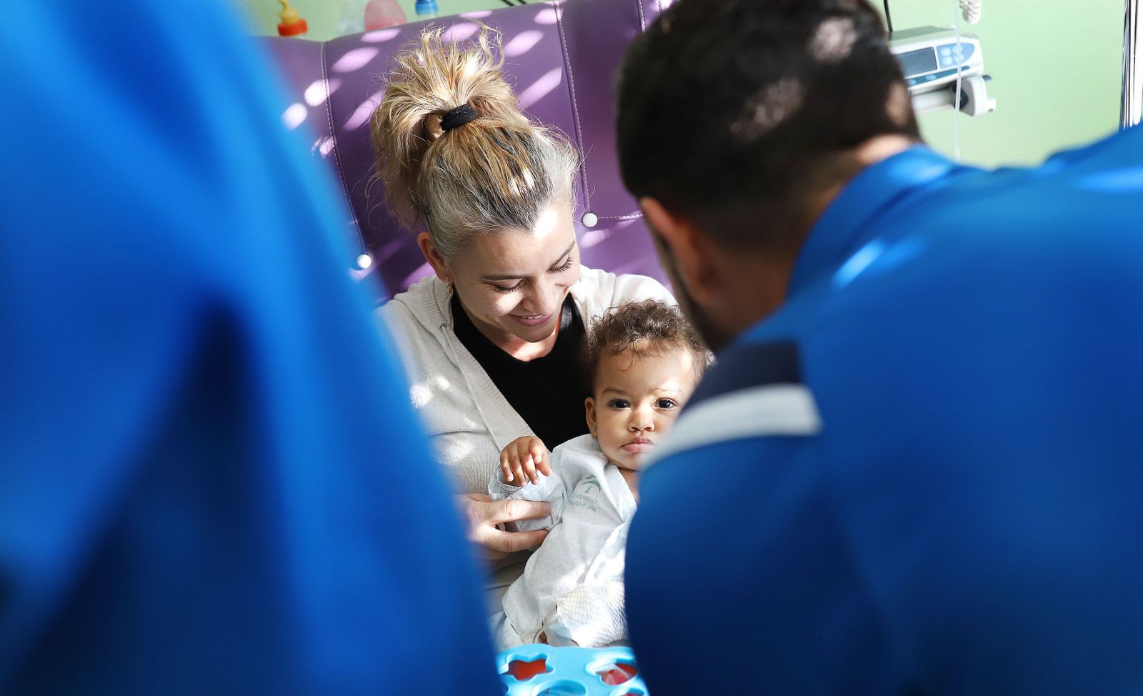 Enrega de regalos a los niños del Hospital del Xerez DFC