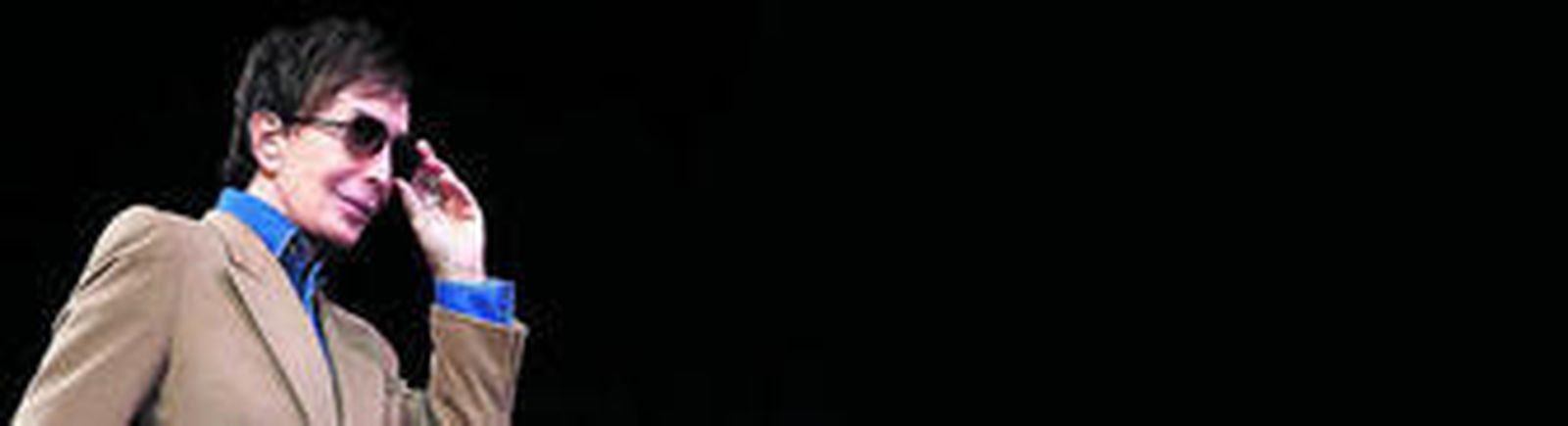 ascenso y caída de un cineasta. Arriba, el guionista y director neoyorquino en una fotografía de octubre de 2013. Bajo la misma, Robert de Niro en una de las imágenes más icónicas de 'El cazador' (1978), su drama bélico en torno al trauma de Vietnam. Sobre estas líneas, un plano de 'La puerta del cielo', el 'western' que arruinó a United Artists.