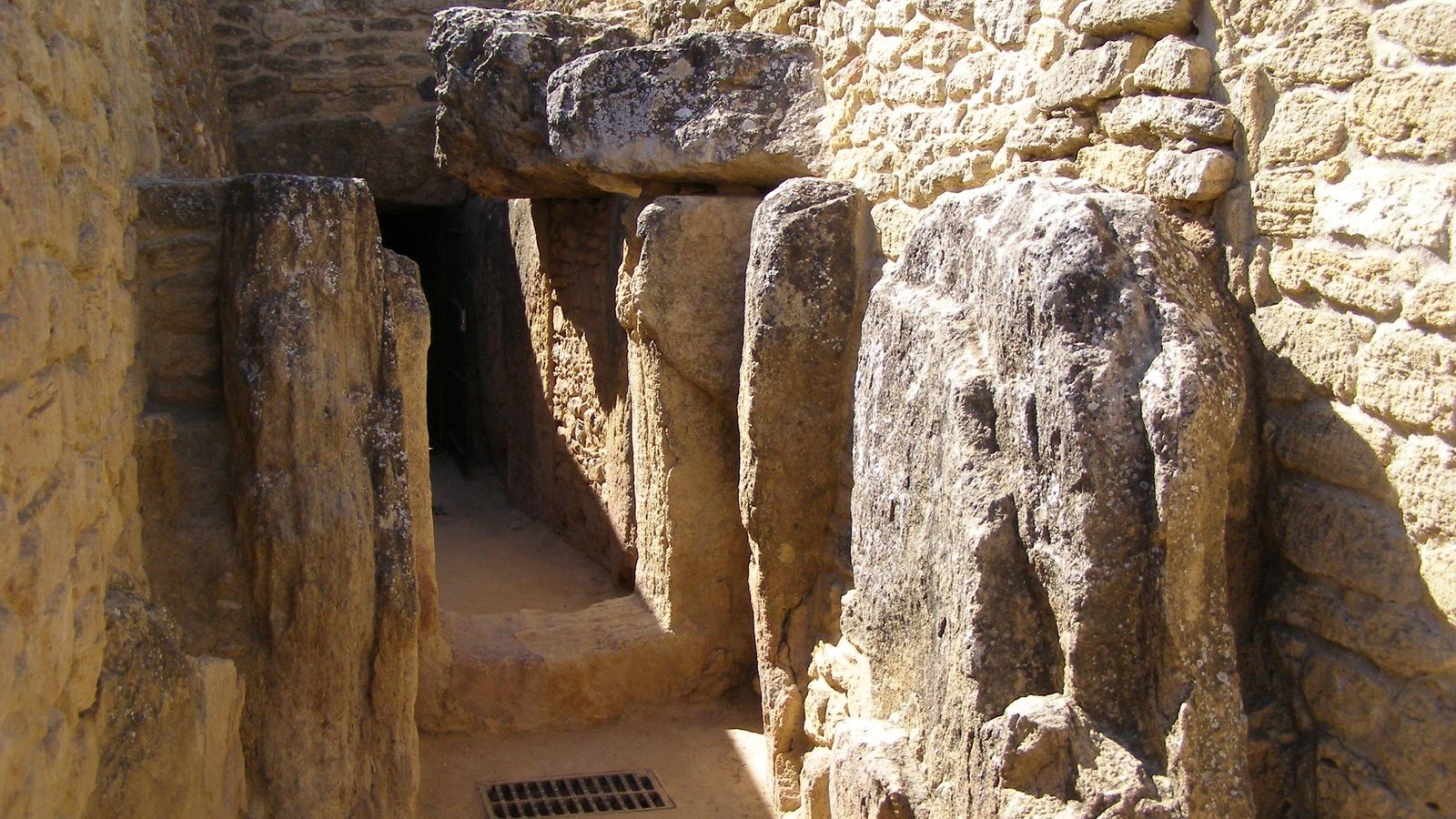 Antequera_dolmen_Viera
