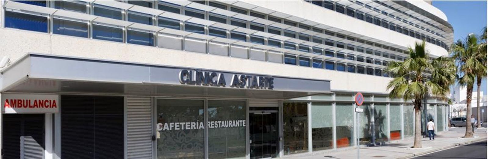 Detalle de la portada de la Clínica Astarté.