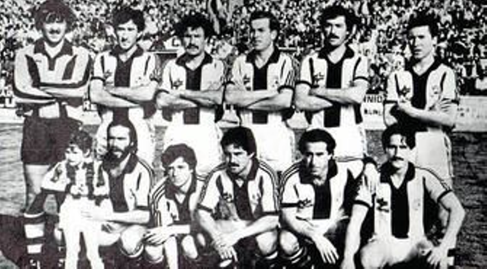 Una formación de la Balona en la campaña 1982-83, la de su último enfrentamiento con El Palo.