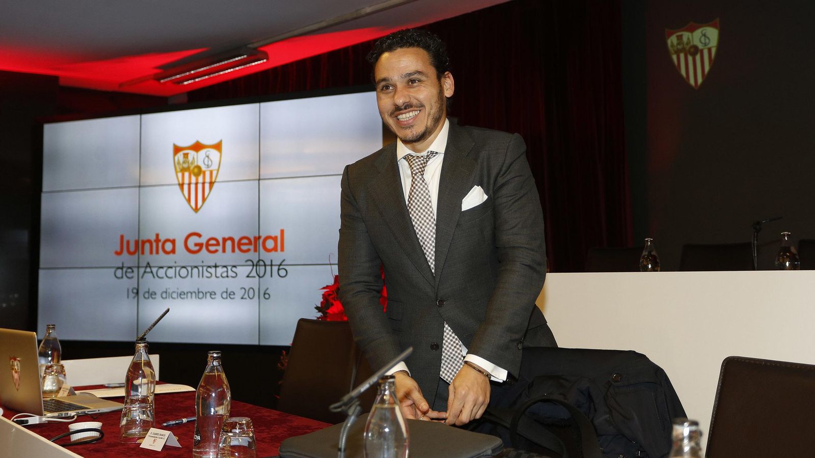 Un risueño José María del Nido Carrasco, antes de que arrancara la Junta.