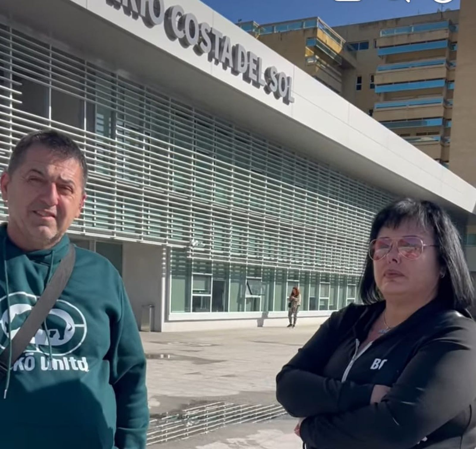 El matrimonio a las puertas del hospital Costa del Sol.