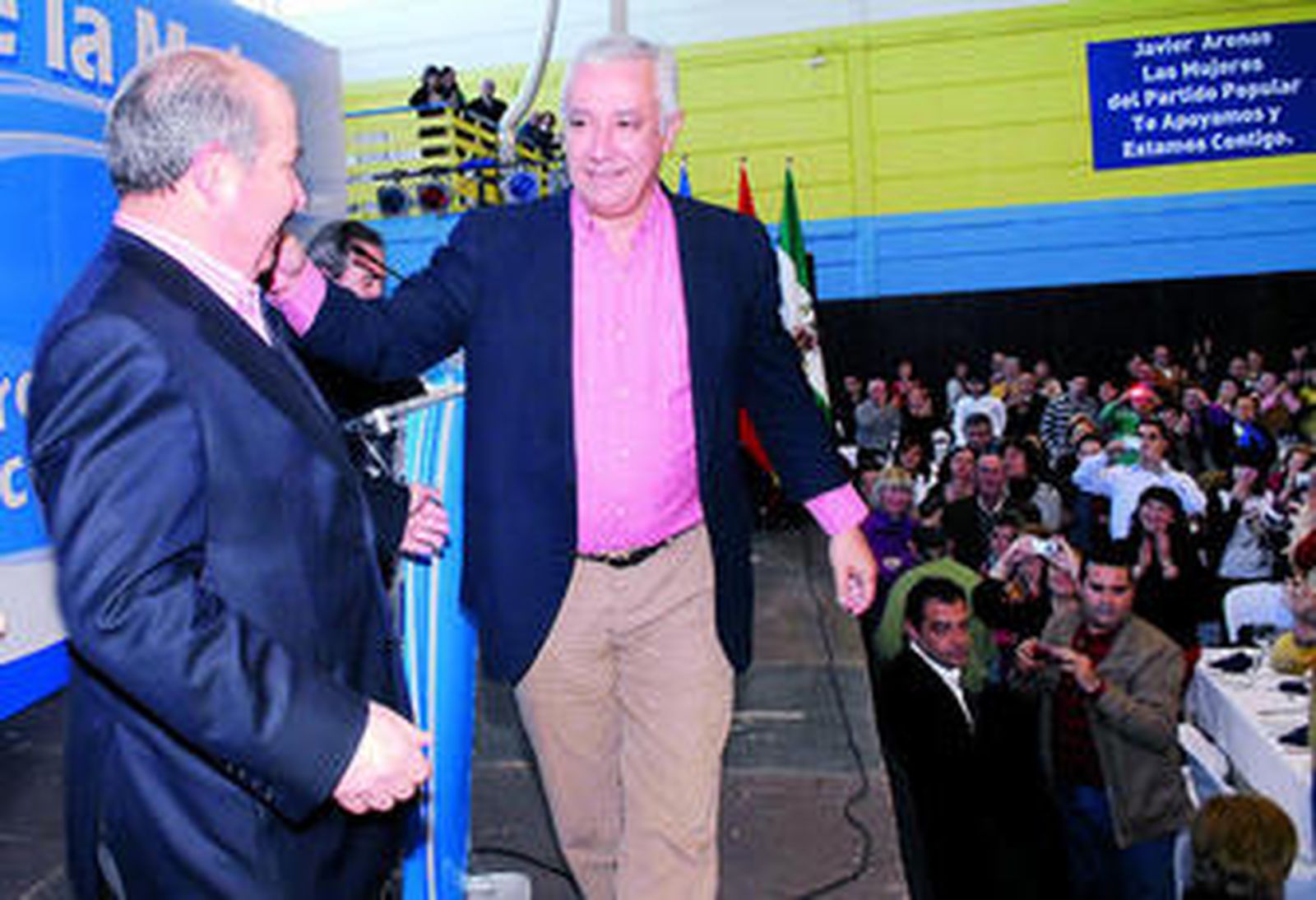 José Torres Hurtado y Javier Arenas, durante el acto público del PP en Churriana de la Vega.