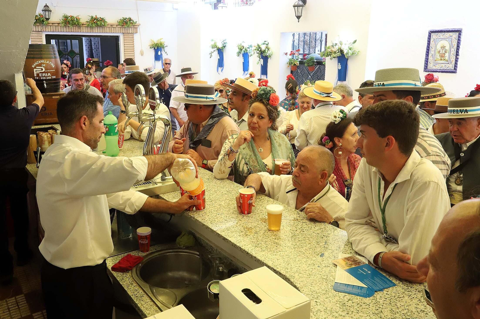 Imágenes del ambiente El Rocío y en Casas de Hermandades