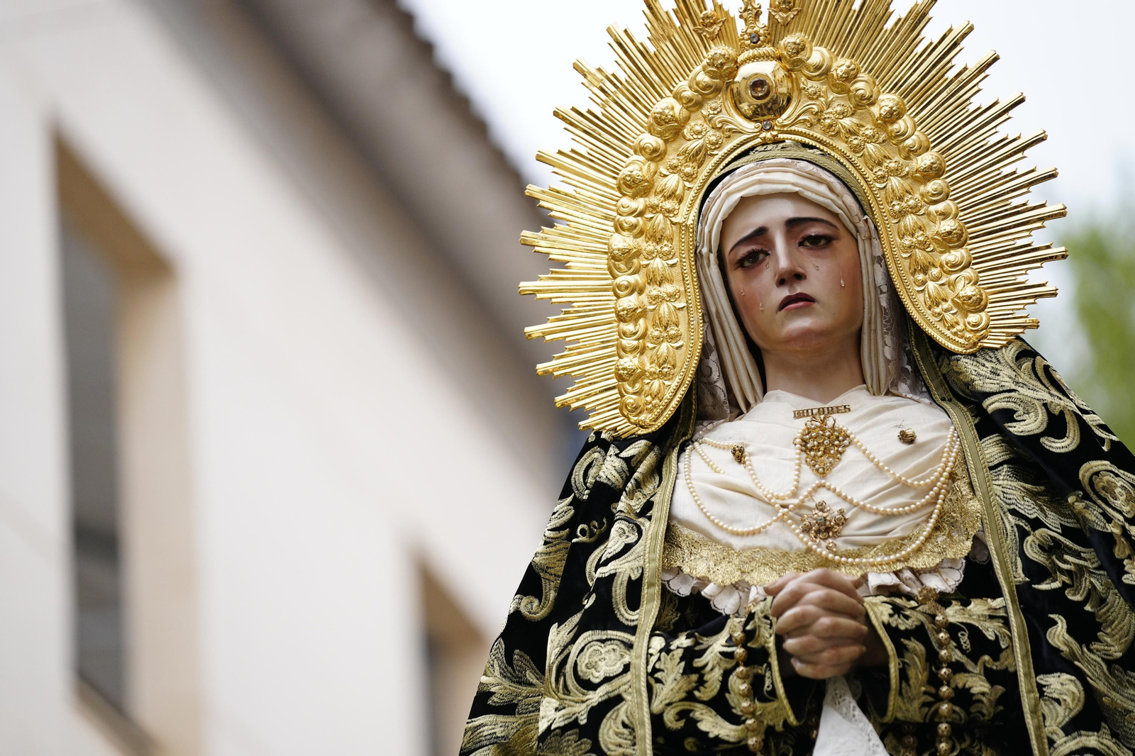Martes Santo en Lucena: Las procesiones del Carmen, Servitas y Amor y Paz, en imágenes