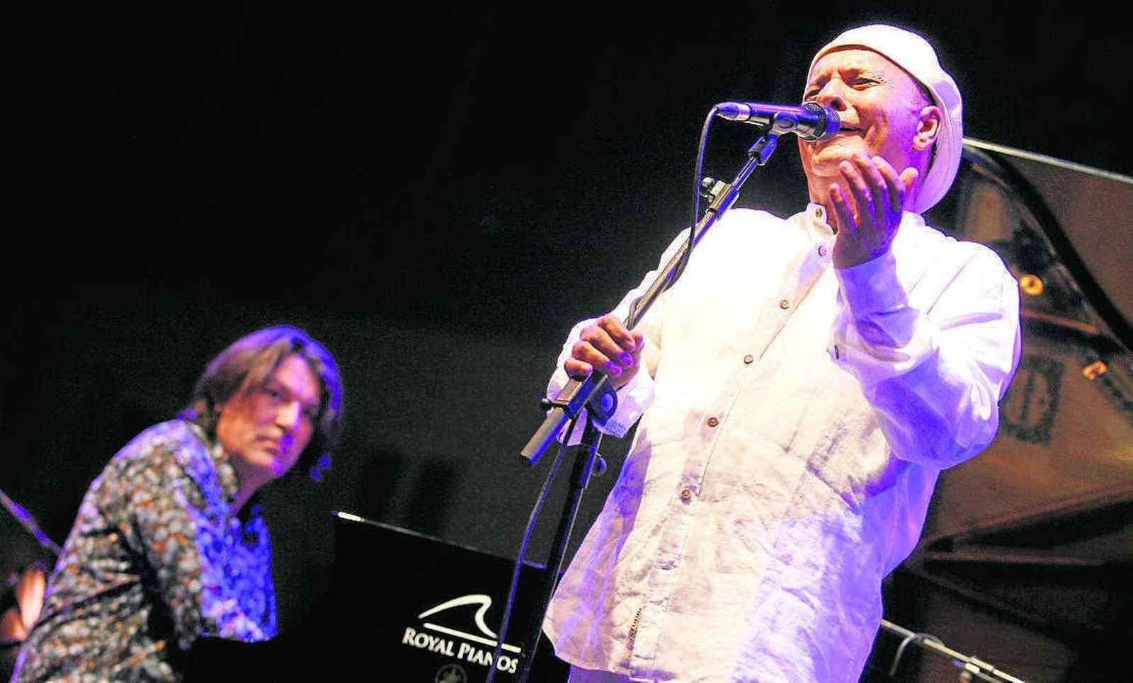 El Pele, con Dorantes al piano, en una de sus muchas actuaciones juntos.