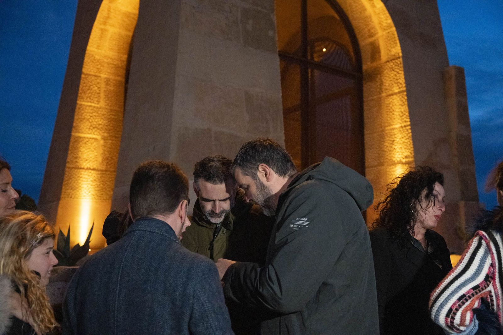 Las murallas del Cerro de San Cristóbal se encienden para iluminar Almería