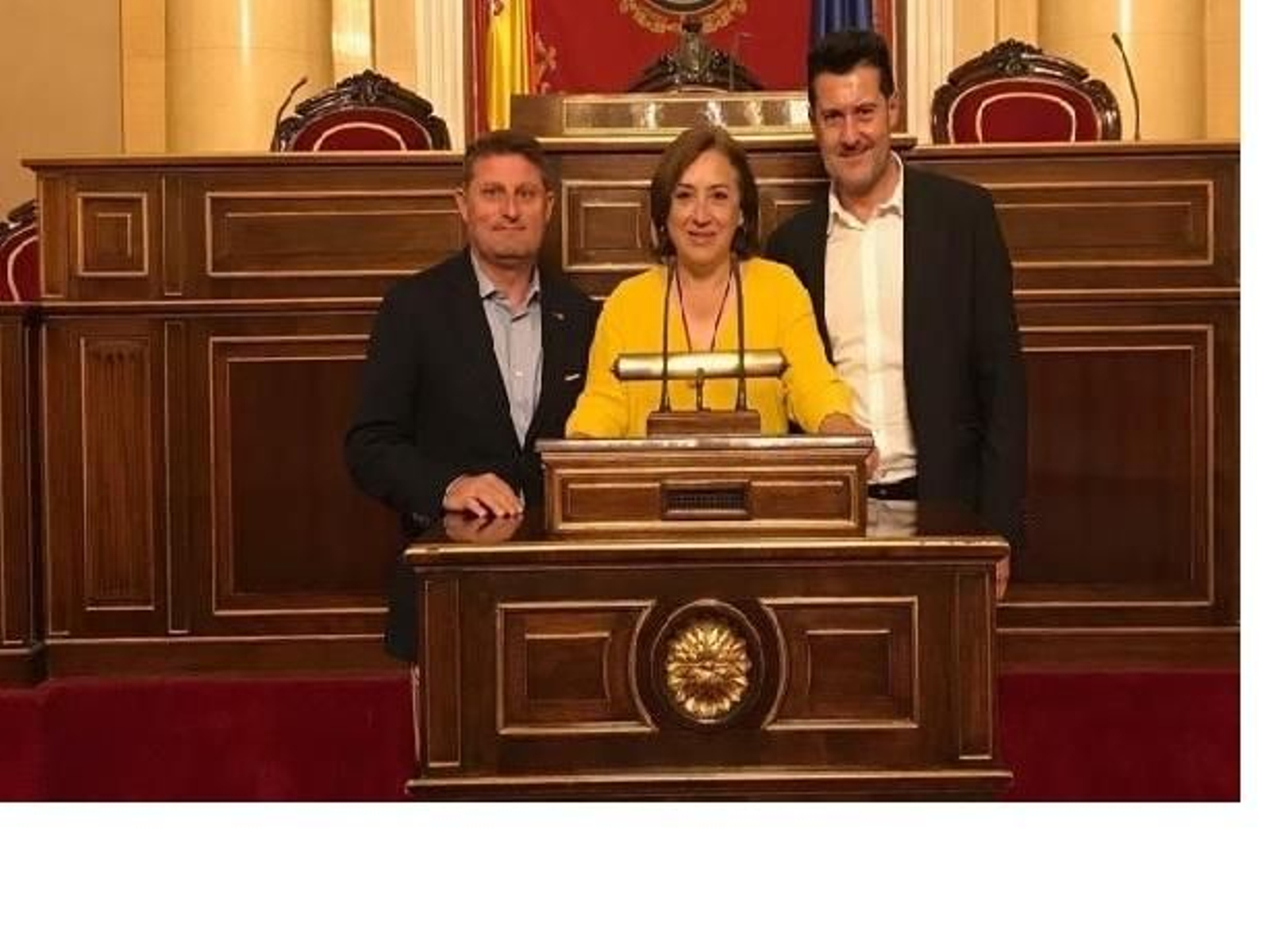 Francisco Javier Aragón (i), junto a Sandra García y Alejandro Zubeldia.