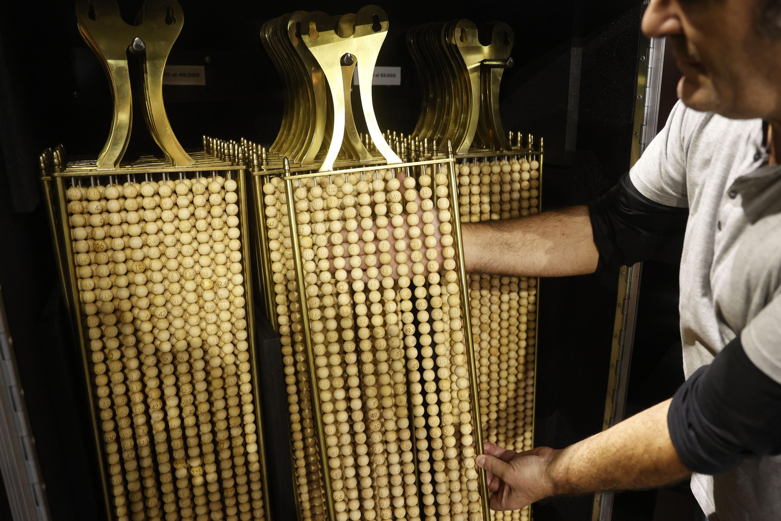 Las imágenes de la llegada de los bombos al Teatro Real