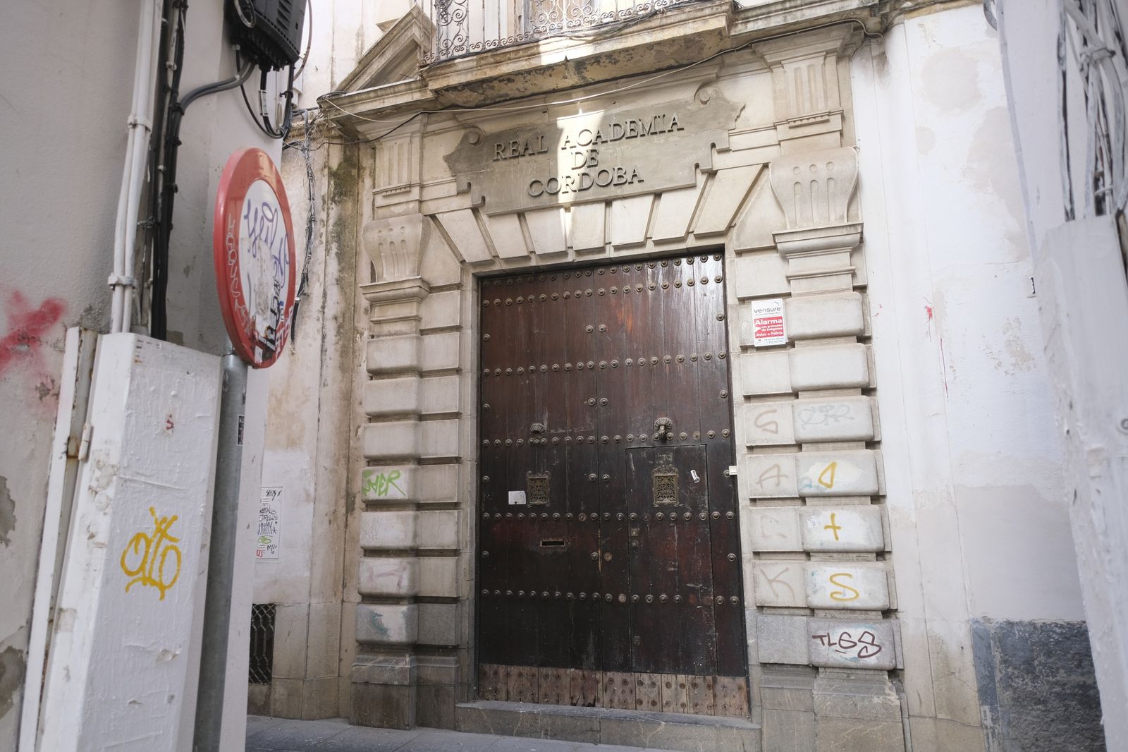 Fachada de la Real Academia de Córdoba, en la calle Ambrosio de Morales.