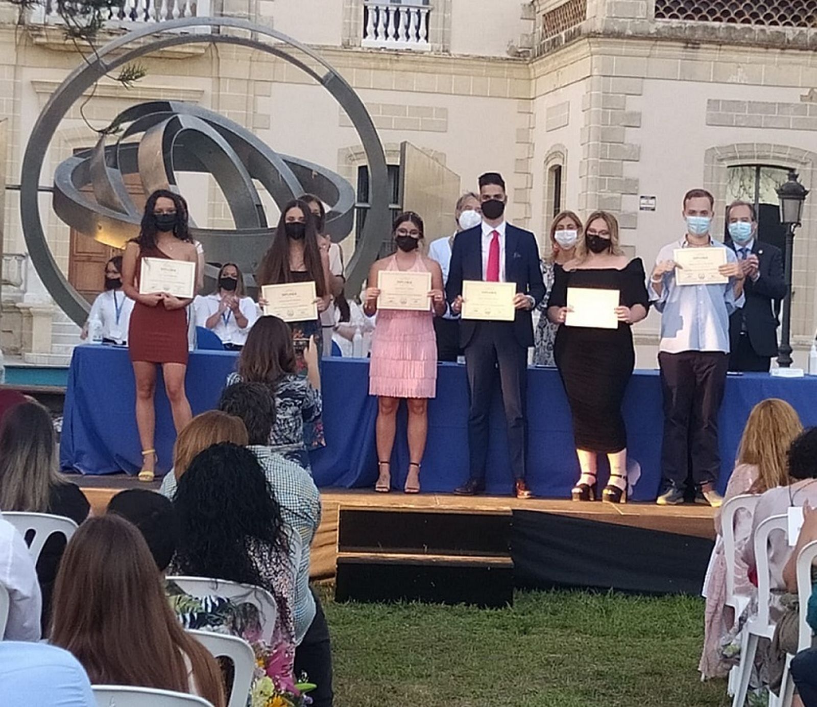 Acto de graduación del CFP Rumasa en Jerez, donde aparece Alejandro, un alumno de Autismo Cádiz.