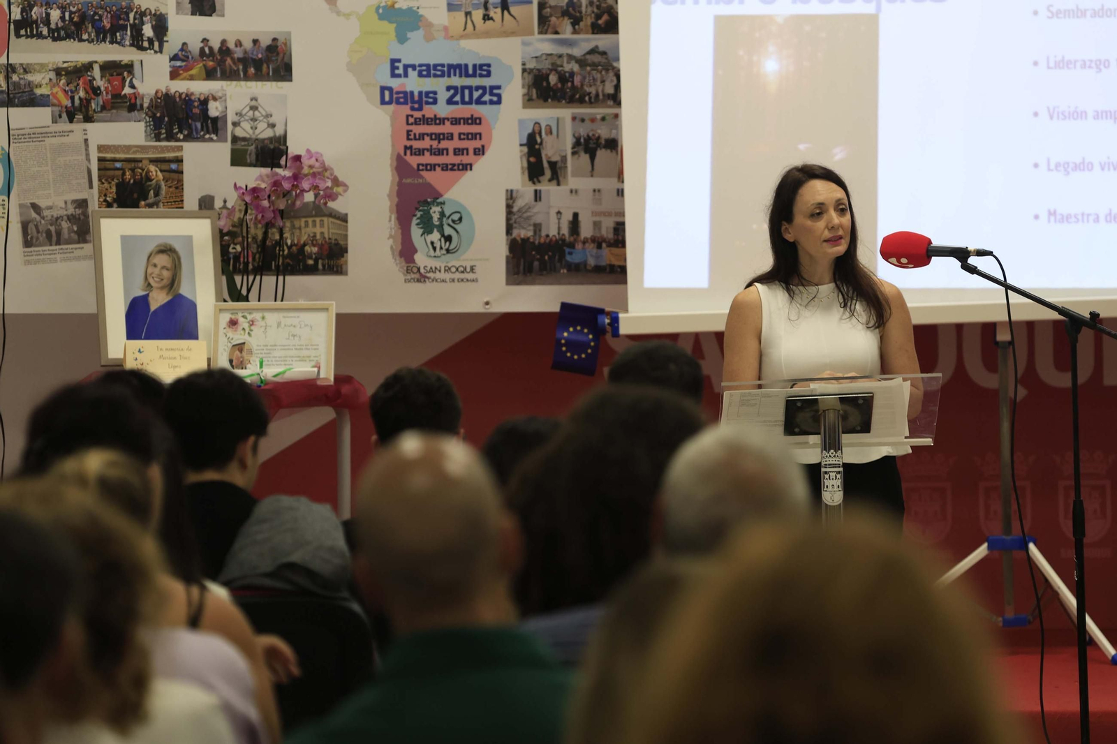 Las fotos del homenaje póstumo a Marian Díaz, directora de la Escuela Oficial de Idiomas de San Roque