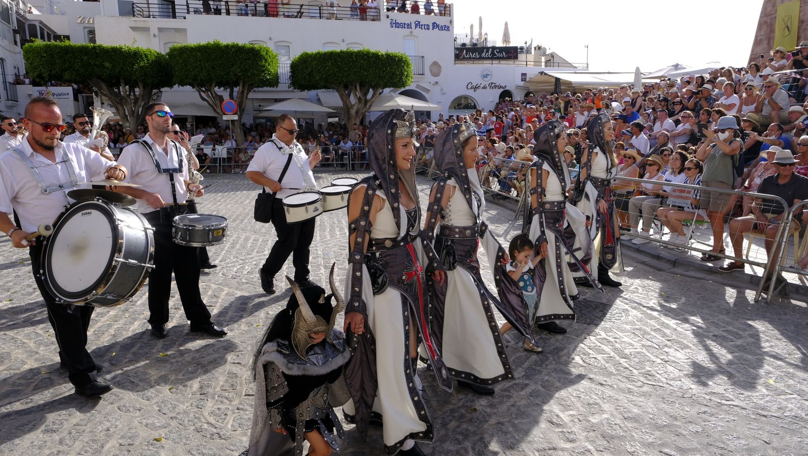 Imágenes del desfile de Moros y Cristianos de Mojácar