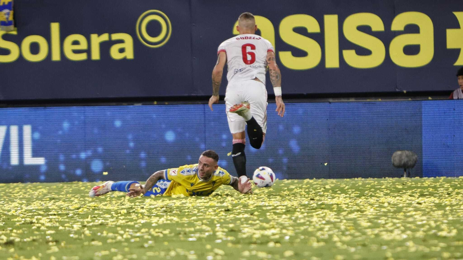 Búscate entre las imágenes del partido Cádiz Cf - Sevilla