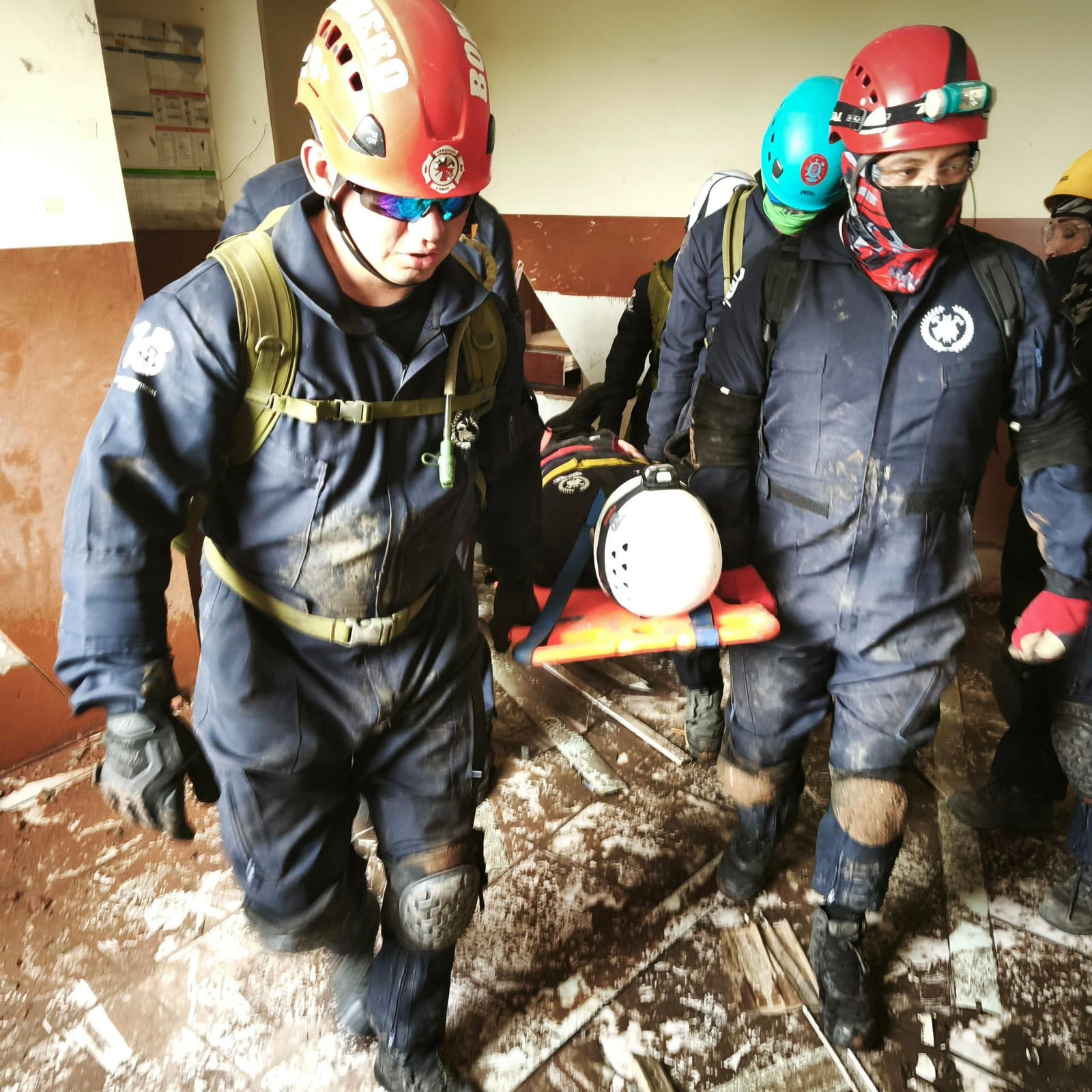 Bomberos onubenses en Ecuador.