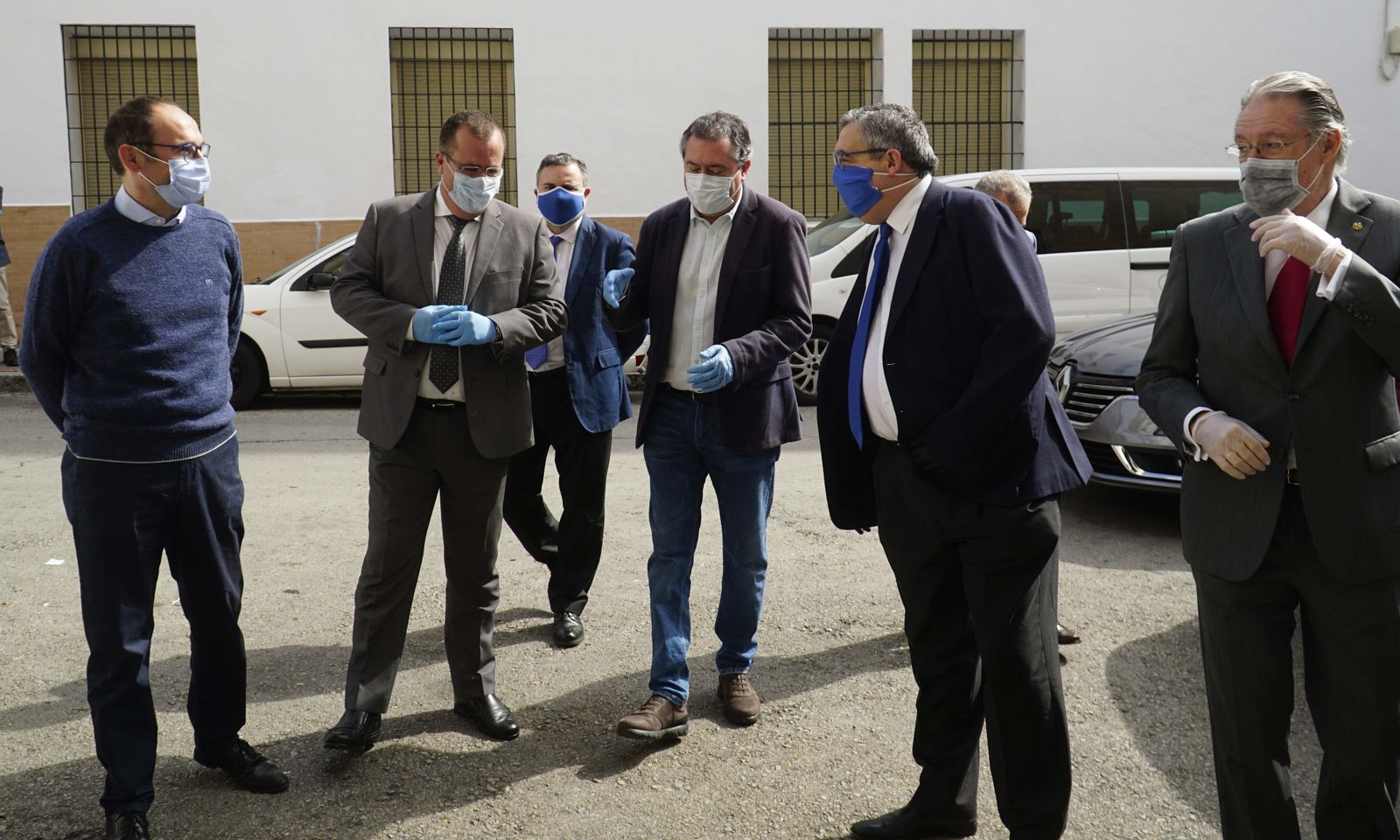 Coronavirus en Sevilla: Visita al economato social de las hermandades en el casco antiguo