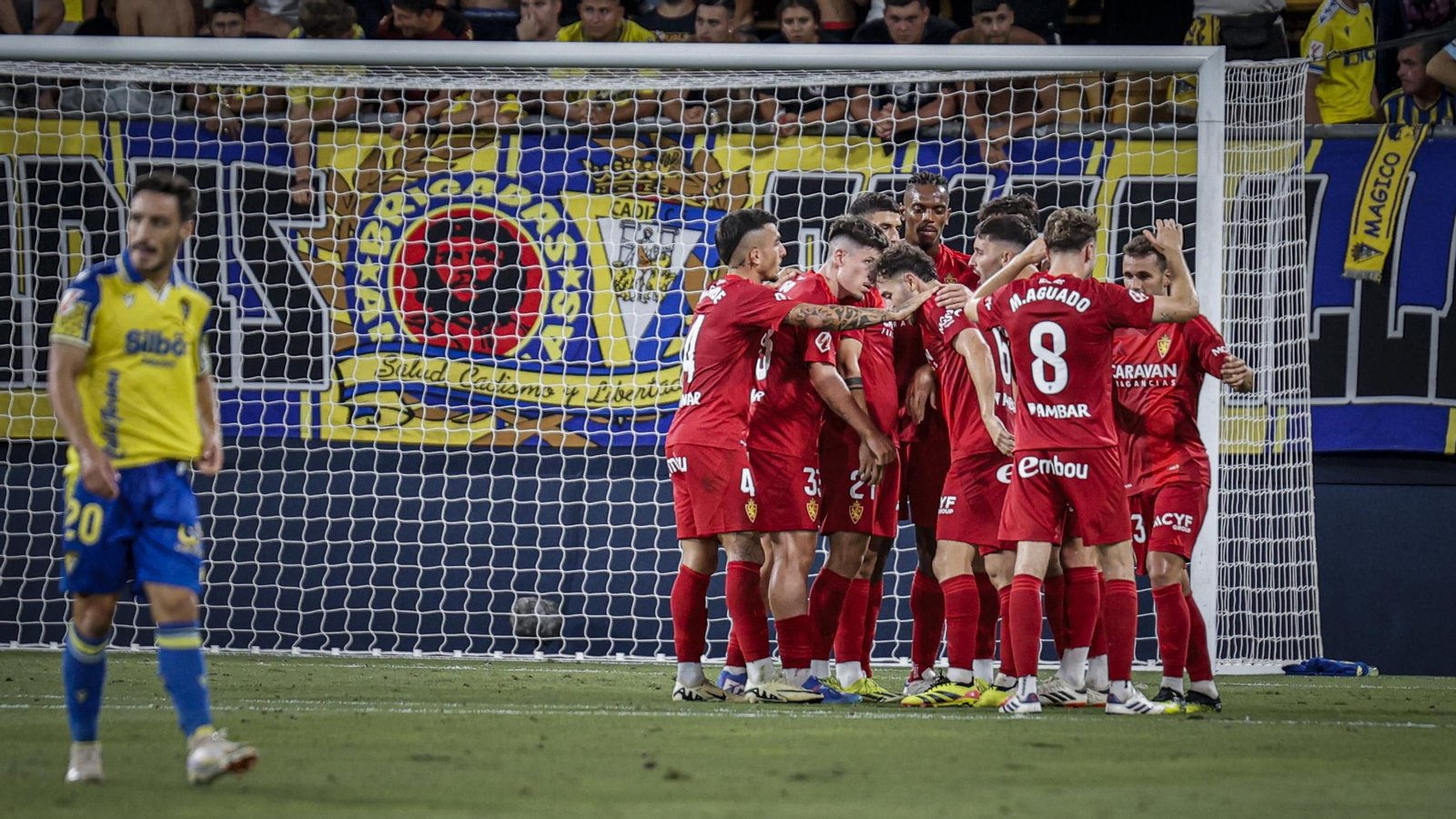 Búscate entre las fotos del partido de fútbol entre Cádiz CF y Real Zaragoza