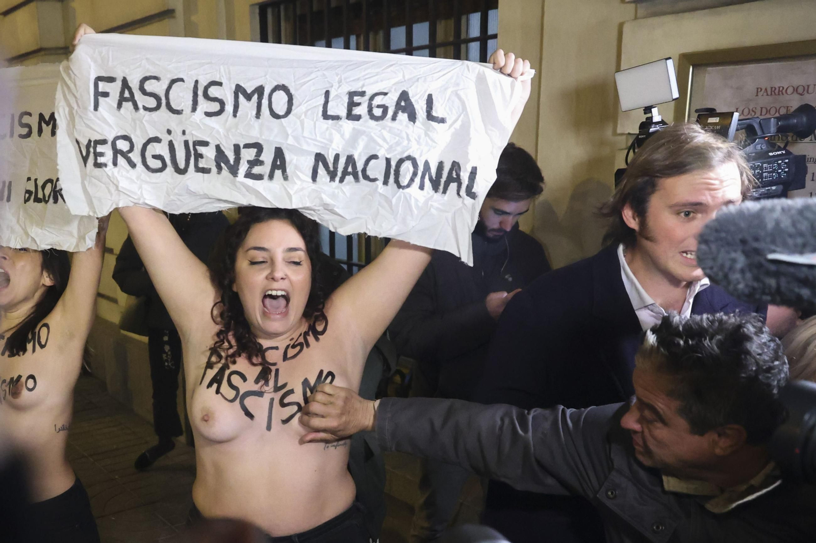 Detenido el presunto agresor de las activistas de Femen que se concentraban contra una misa por Franco